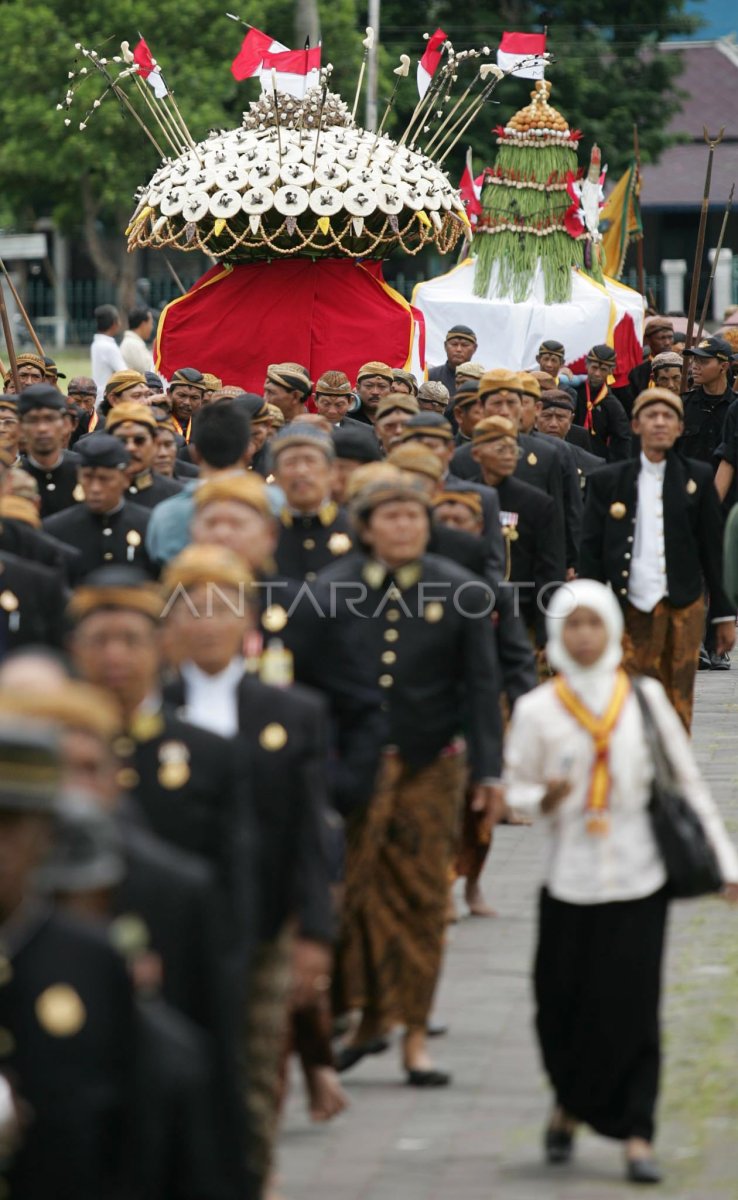 Ngalap Berkah Antara Foto