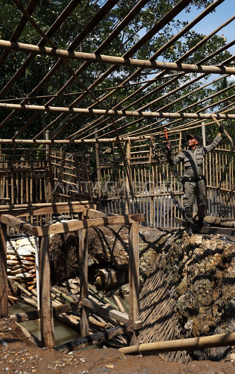 PENUTUPAN TAMBANG EMAS ILEGAL | ANTARA Foto