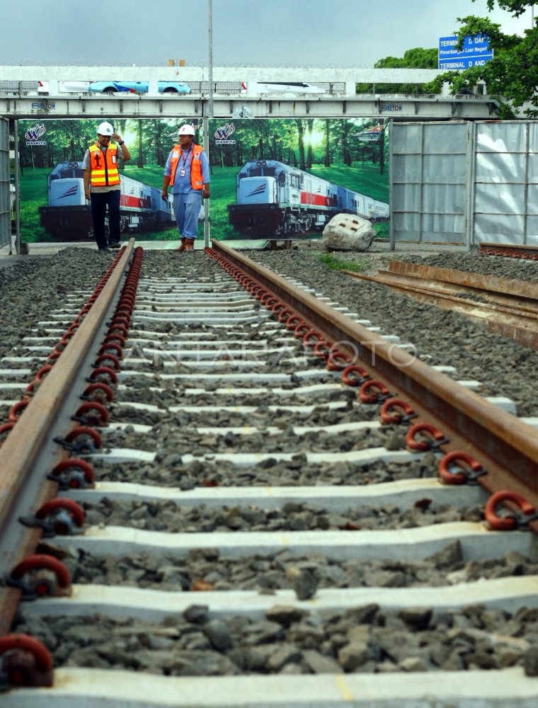 PROYEK PEMBANGUNAN KERETA BANDARA SOEKARNO HATTA ANTARA Foto