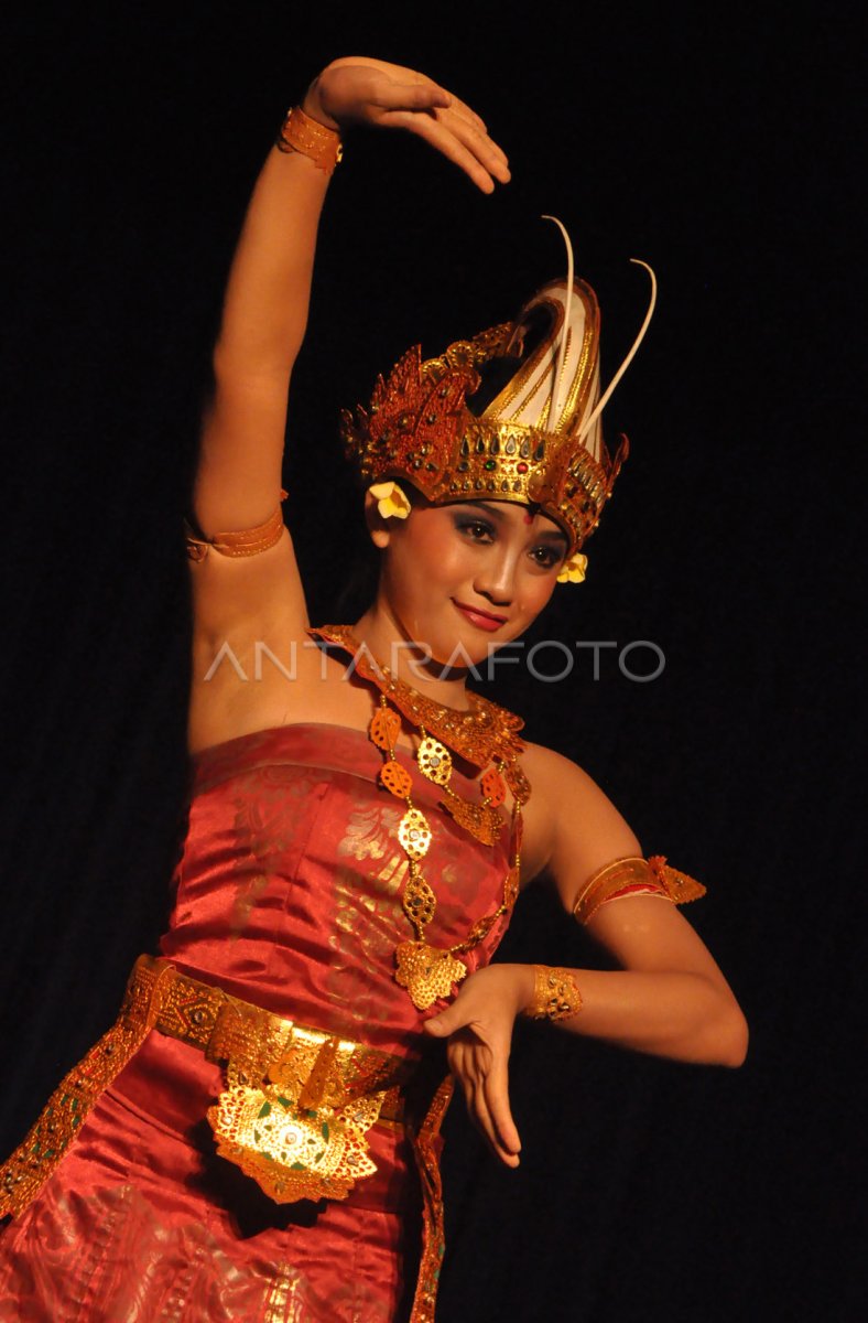 TARI CENDRAWASIH ANTARA Foto