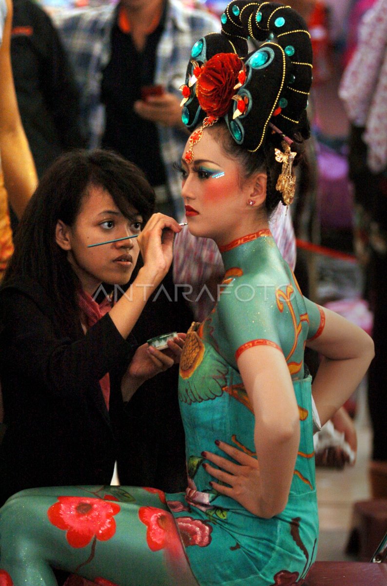 BODY PAINTING | ANTARA Foto