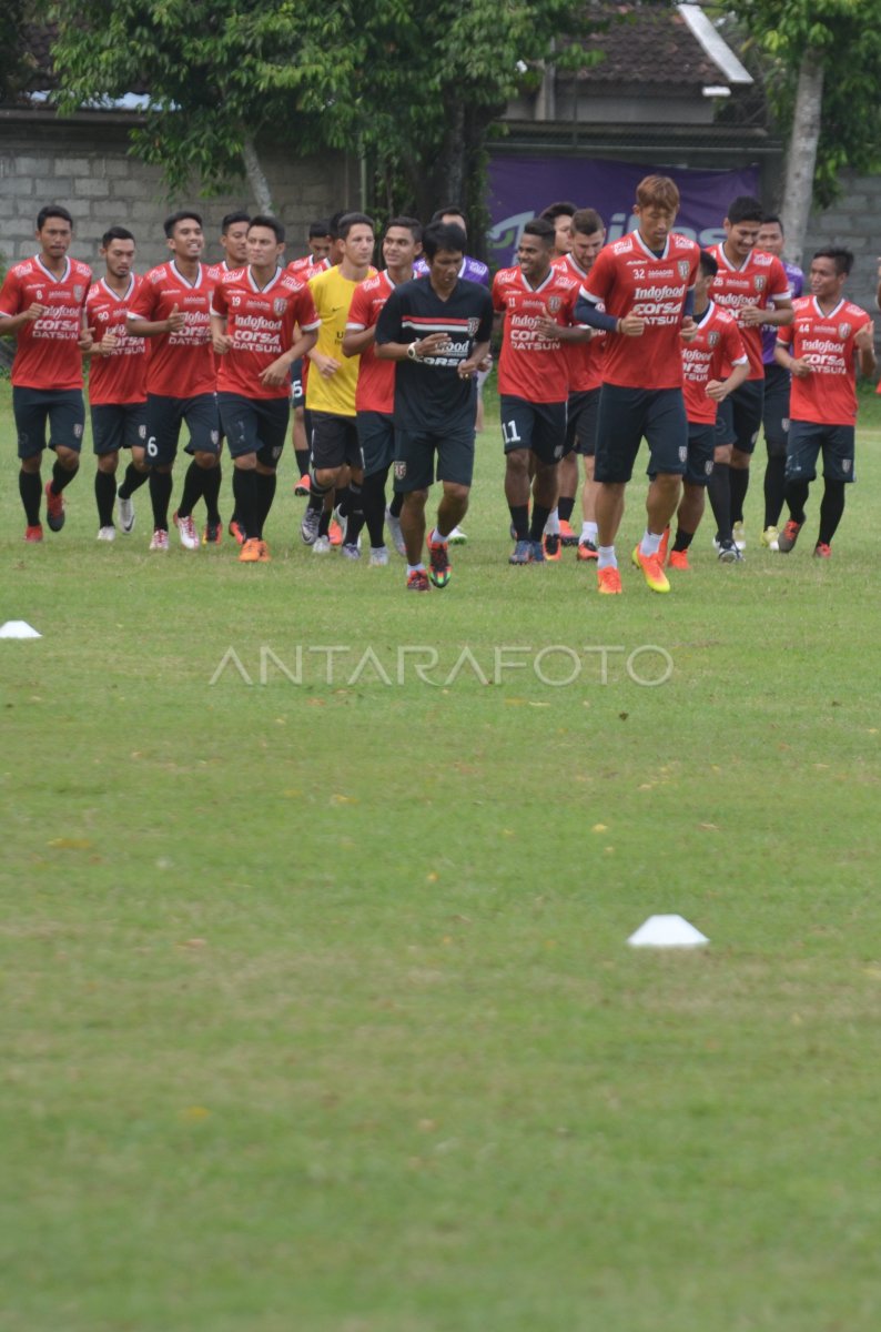 LATIHAN PERDANA BALI UNITED | ANTARA Foto