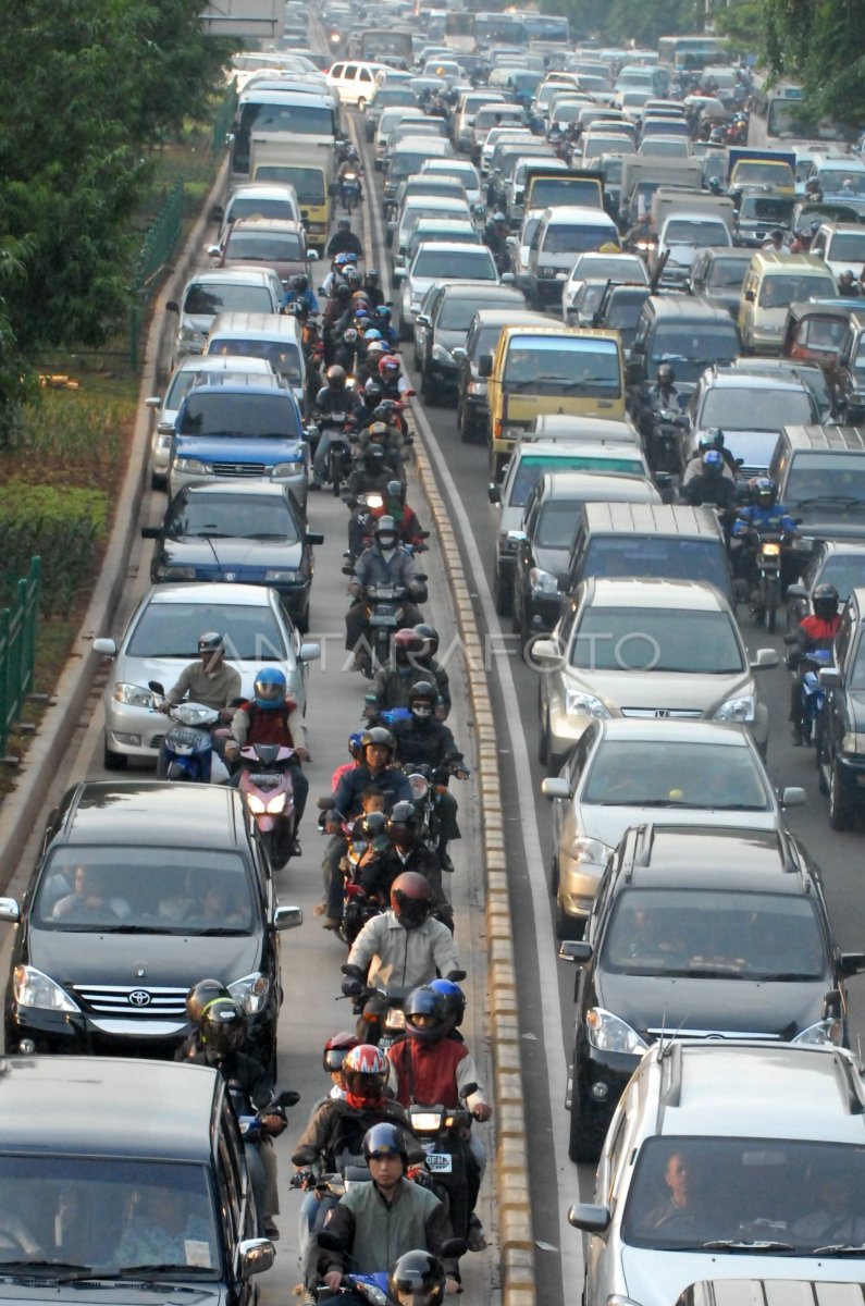 Jalur Busway Kemacetan Antara Foto