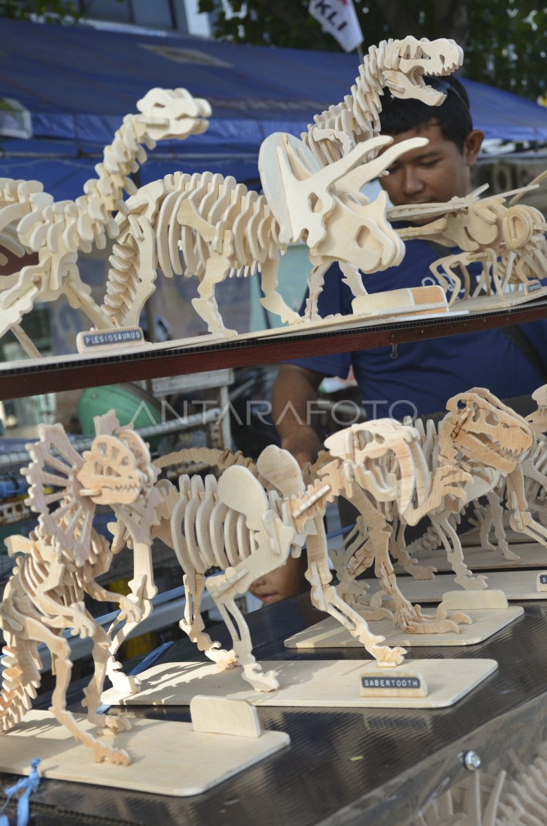 KERAJINAN BONGKAR PASANG | ANTARA Foto