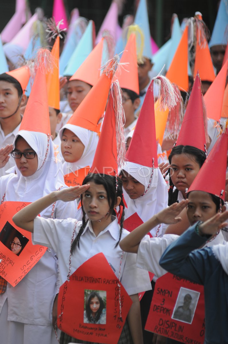 MASA PENGENALAN LINGKUNGAN SEKOLAH | ANTARA Foto