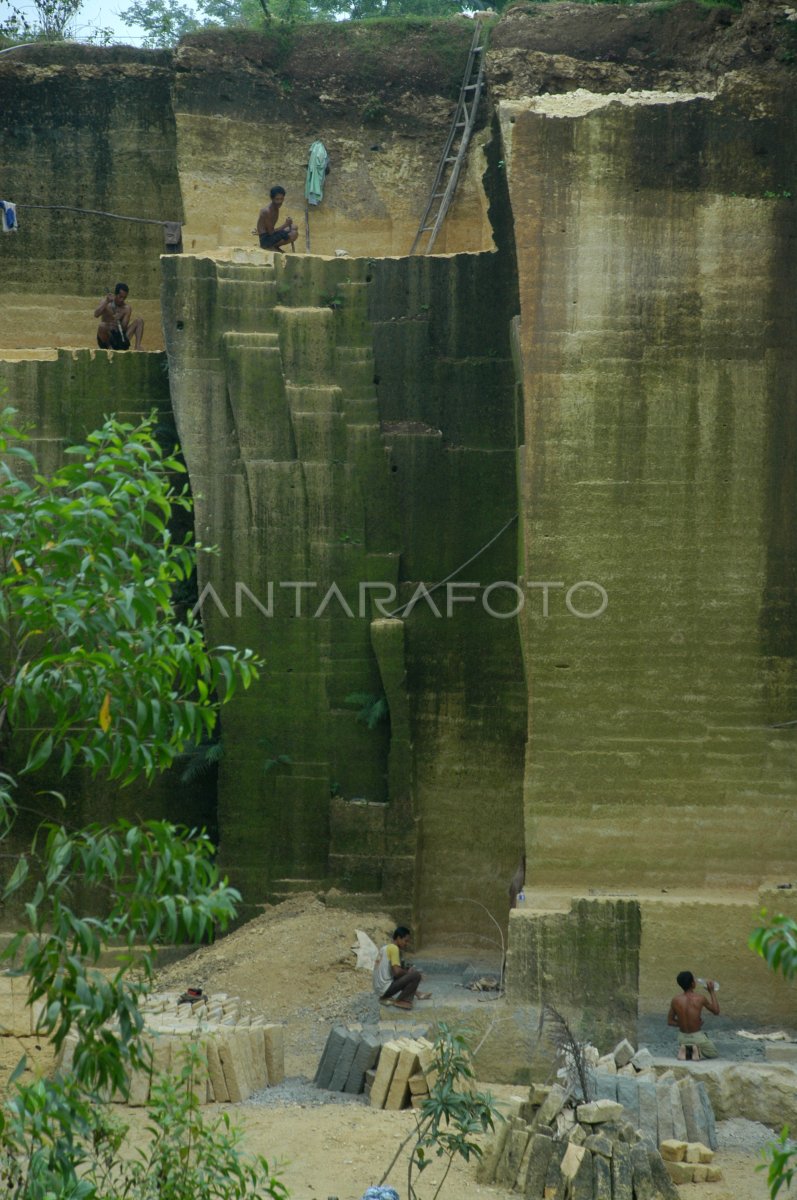 Merusak Lingkungan Antara Foto