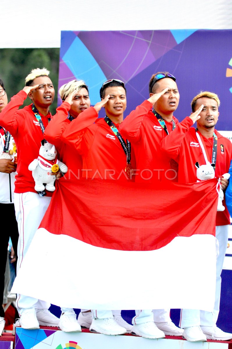 Paralayang Medali Emas Tim Putra Indonesia Antara Foto