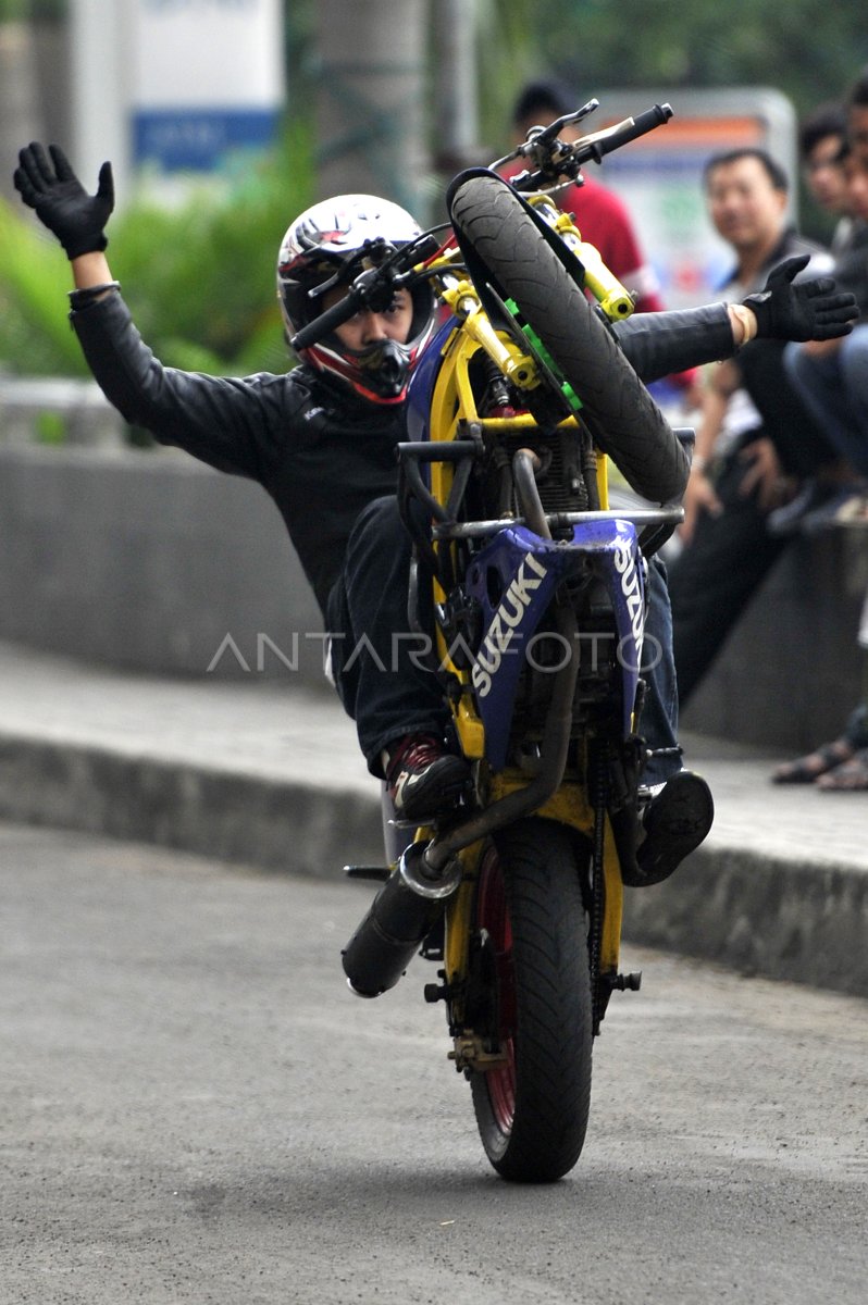 AKSI FREESTYLE MOTOR | ANTARA Foto