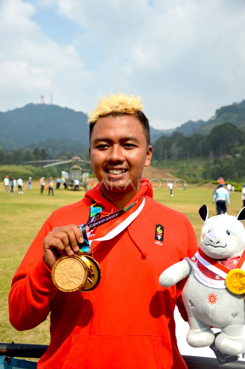 Paralayang Medali Emas Putra Indonesia Antara Foto