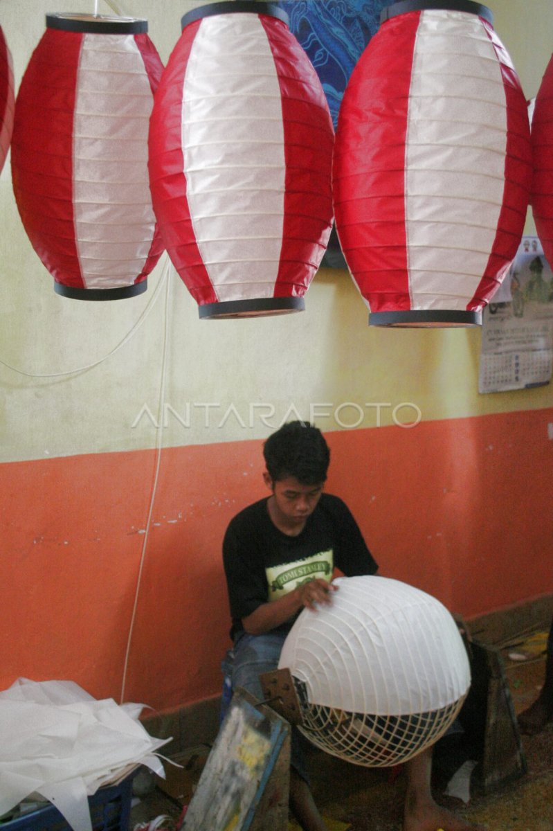 LAMPION MERAH PUTIH | ANTARA Foto