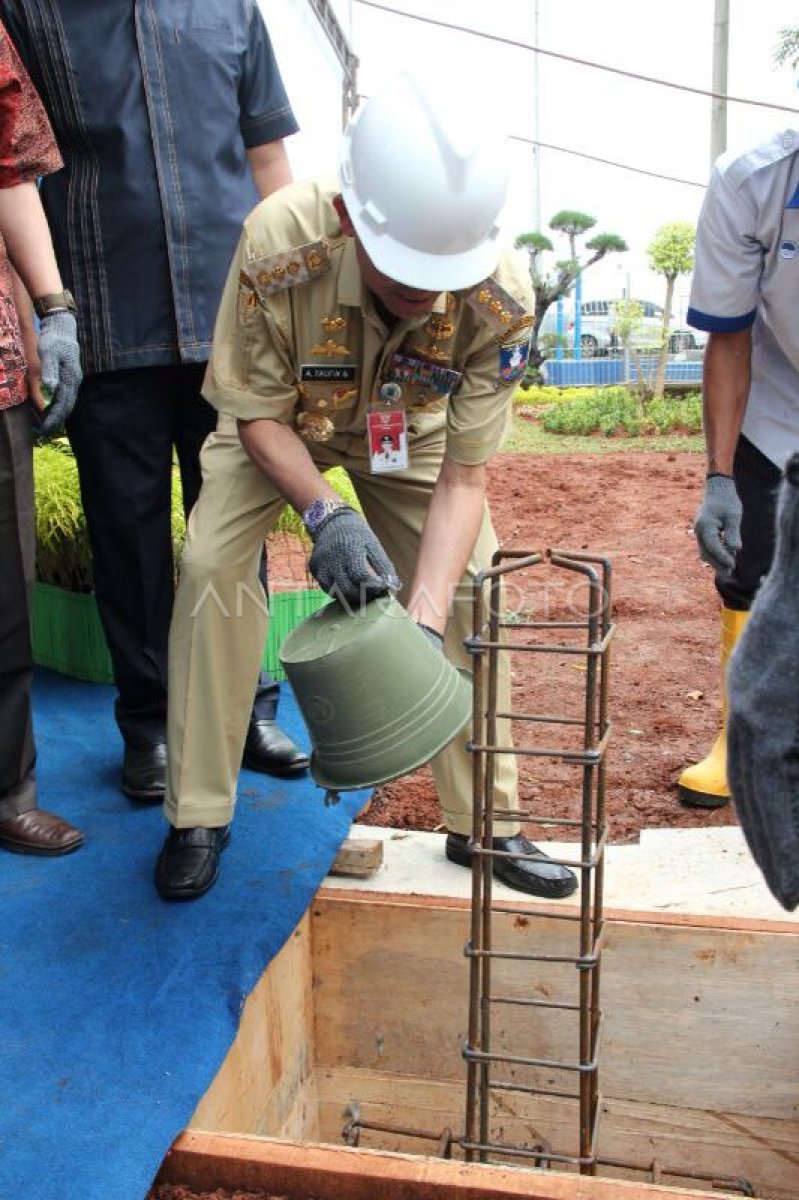 Resmikan Pembangunan Sistem Penyediaan Air Minum | ANTARA Foto