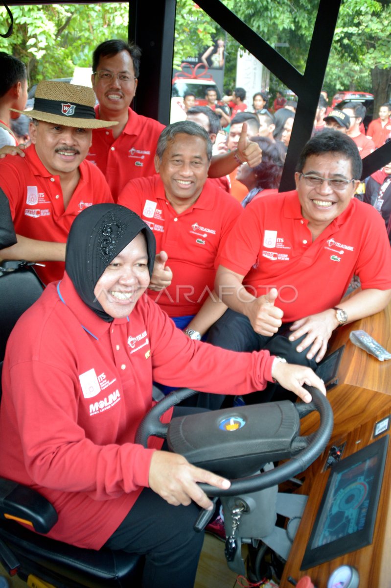 BUS LISTRIK PERTAMA DI INDONESIA | ANTARA Foto