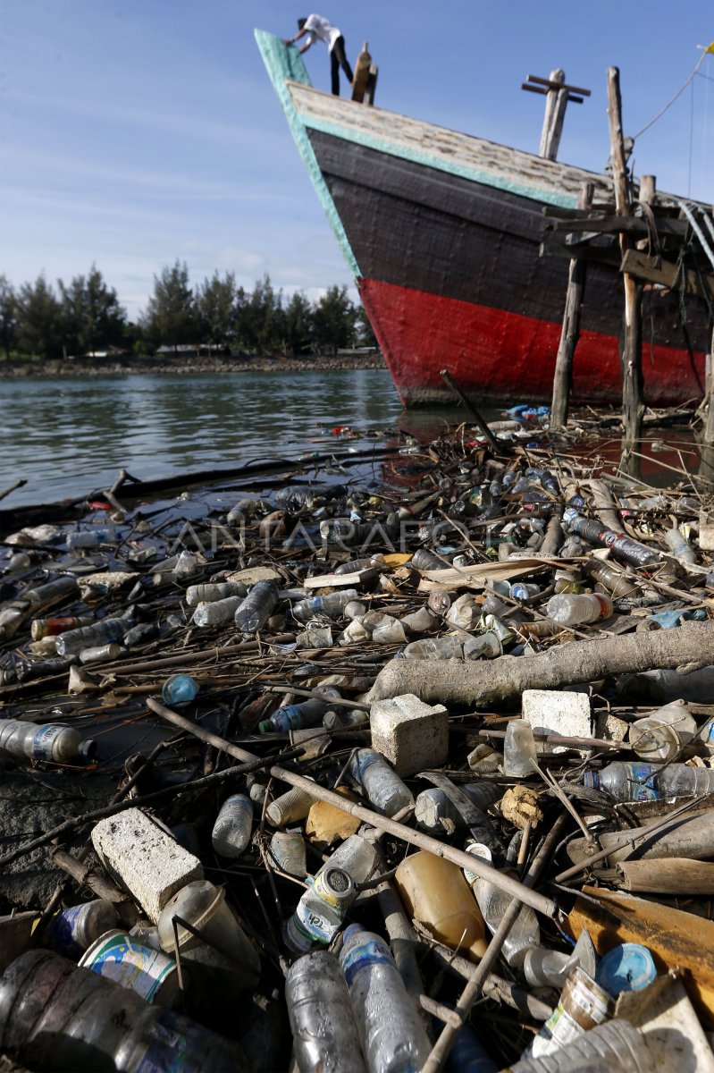 DARURAT SAMPAH PLASTIK ANTARA Foto