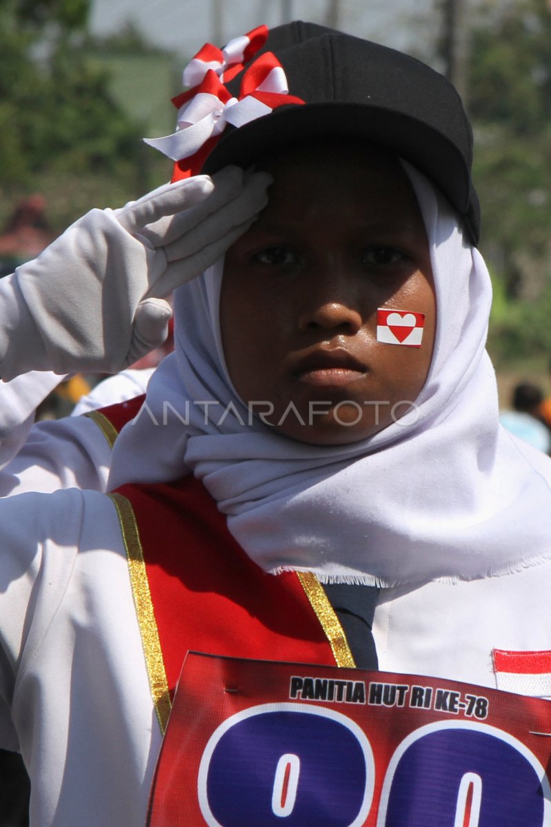 Lomba Gerak Jalan Di Jombang Antara Foto