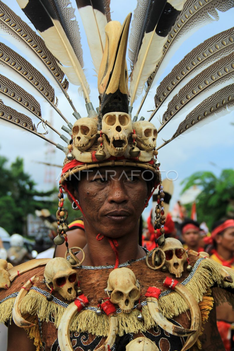 Pawai Gawai Dayak Kalbar ke-38 | ANTARA Foto