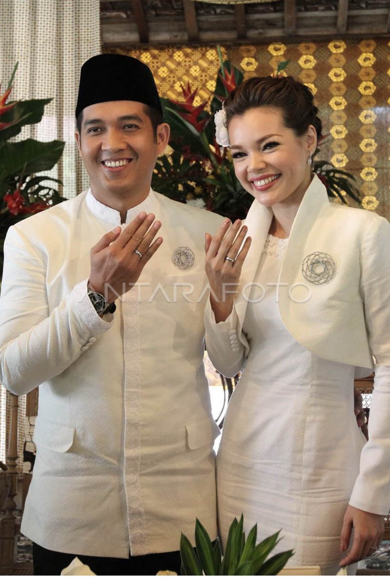 DEWI SANDRA MENIKAH | ANTARA Foto