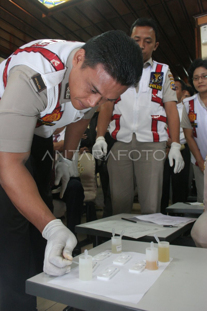 TES URINE PILOT ANTARA Foto