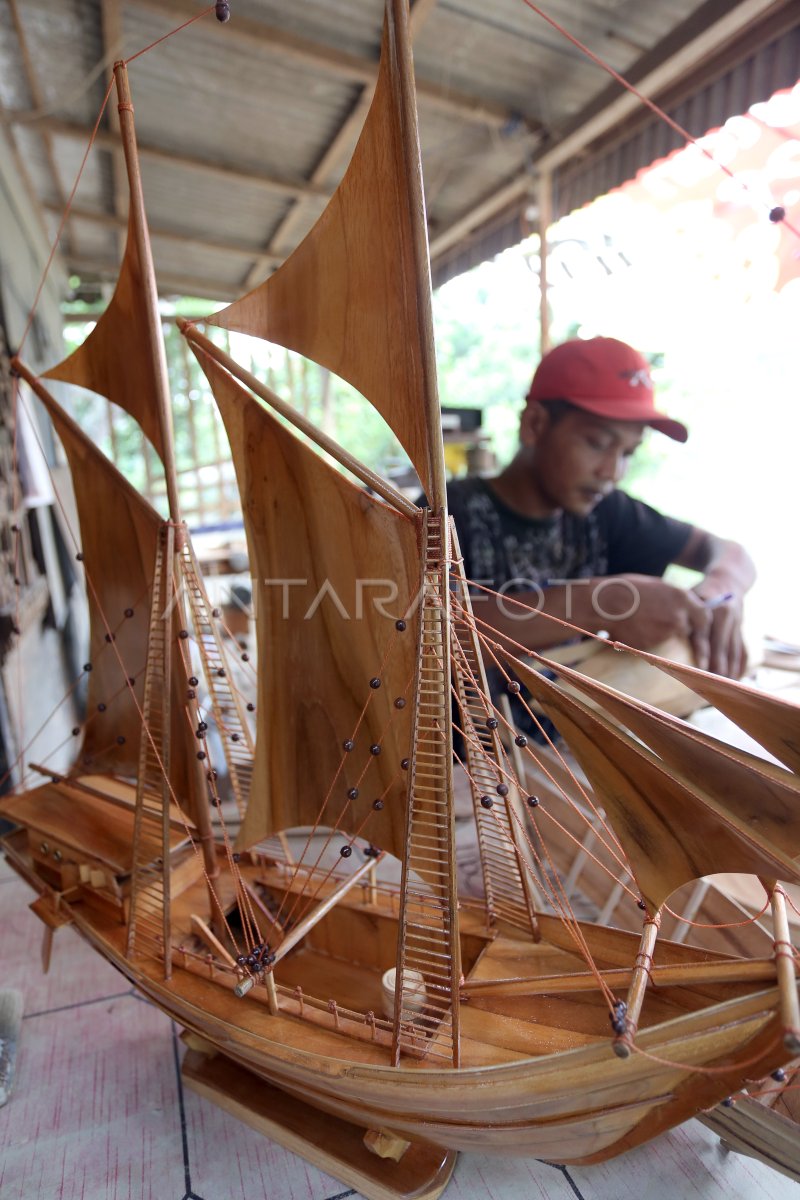 Kerajinan Miniatur Kapal Pinisi Antara Foto 6702