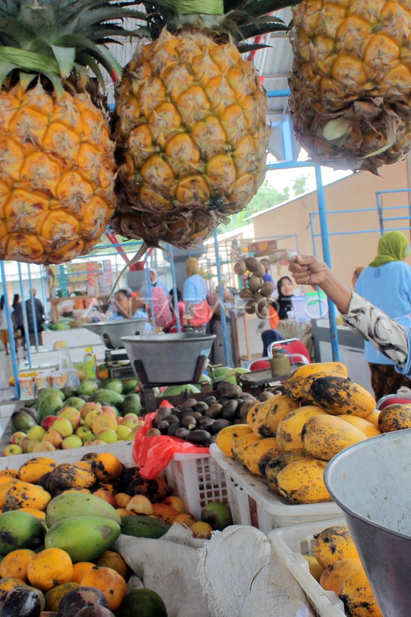 TARGET REVITALISASI PASAR TRADISIONAL | ANTARA Foto