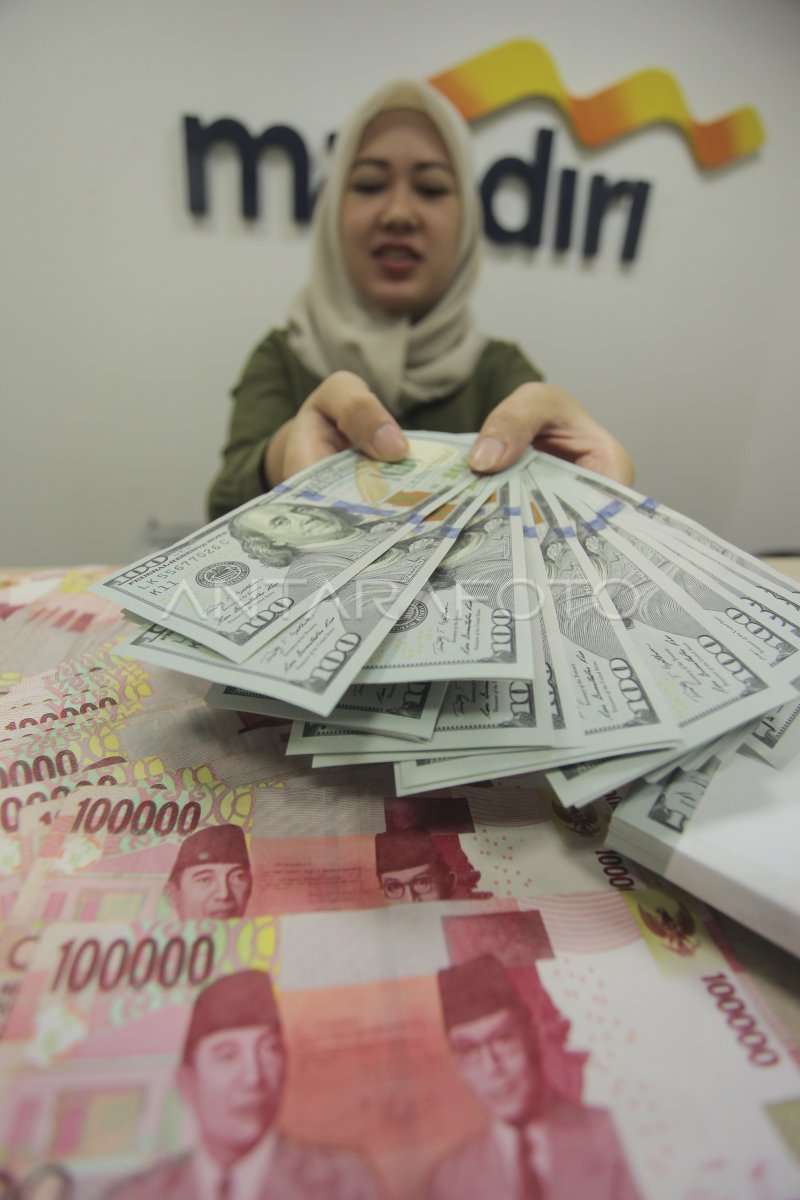 RUPIAH DITUTUP MELEMAH TERHADAP DOLAR | ANTARA Foto