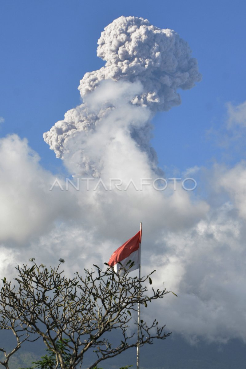 LETUSAN GUNUNG AGUNG