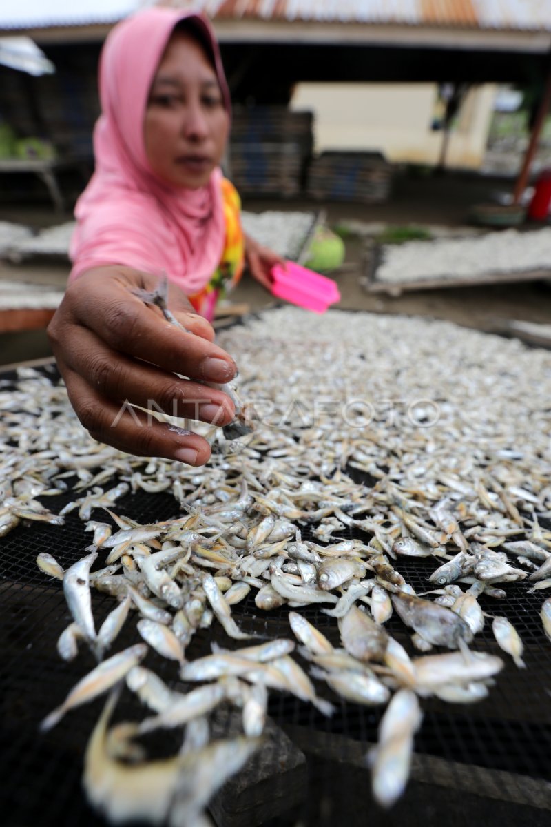 Pelaku industri pengolahan hasil laut di Indonesia