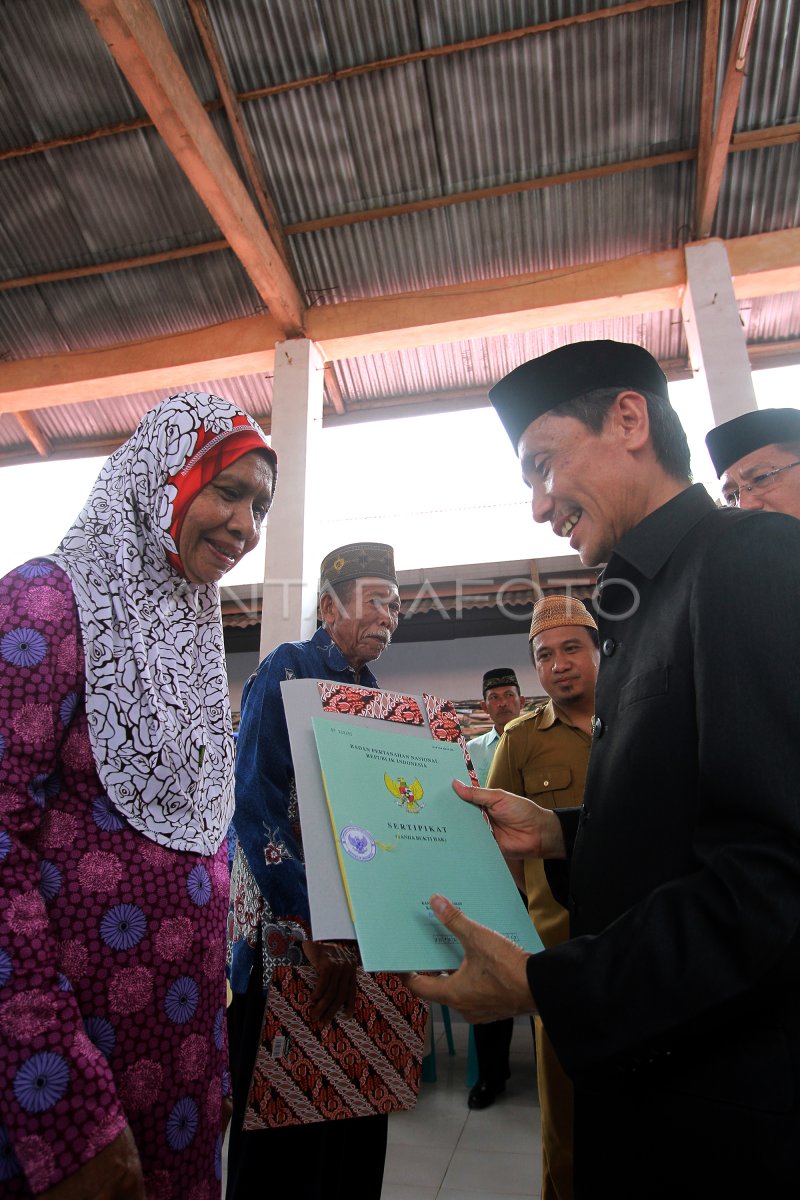 Penyerahan Sertifikat Tanah Gratis Antara Foto