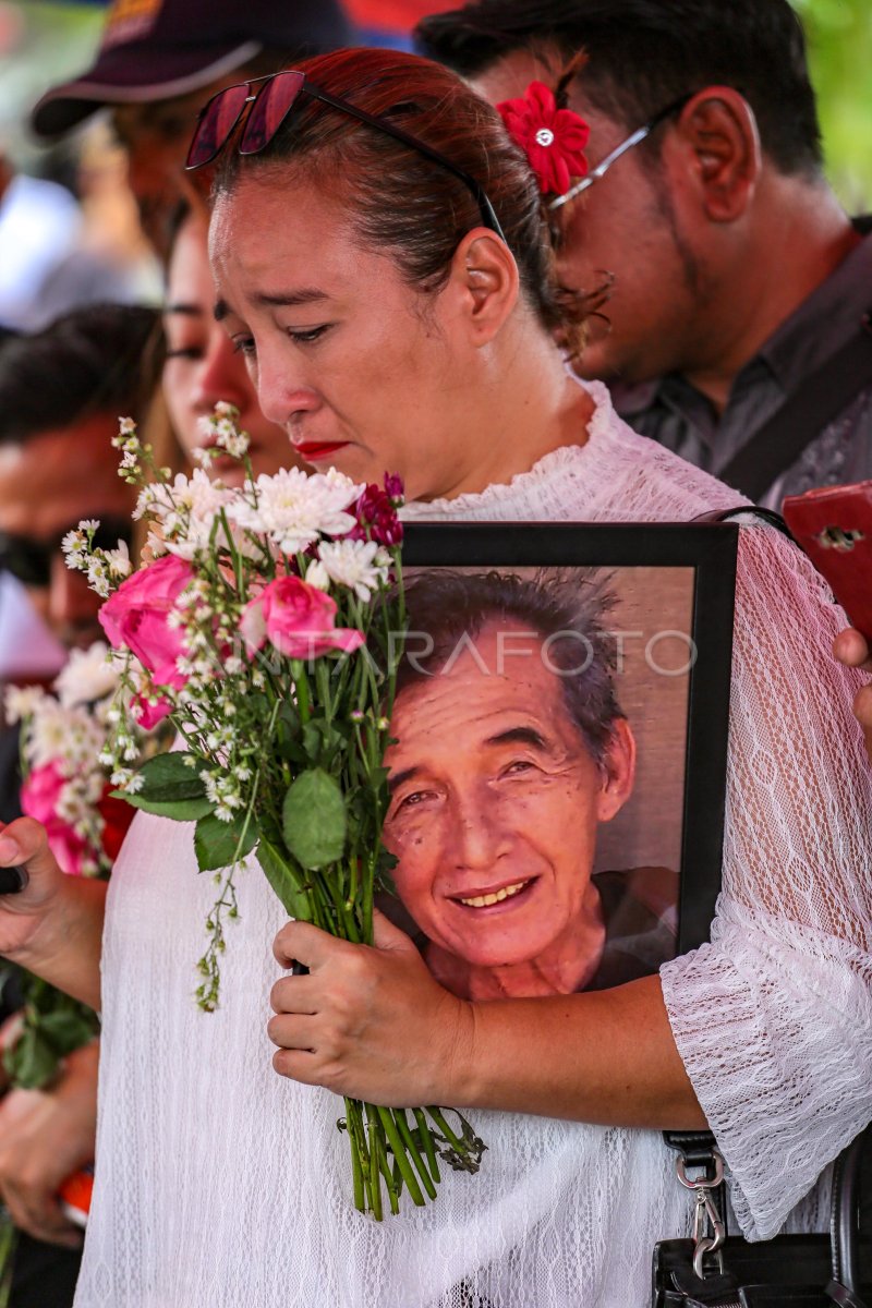 PEMAKAMAN AKTOR JOHNY INDO | ANTARA Foto