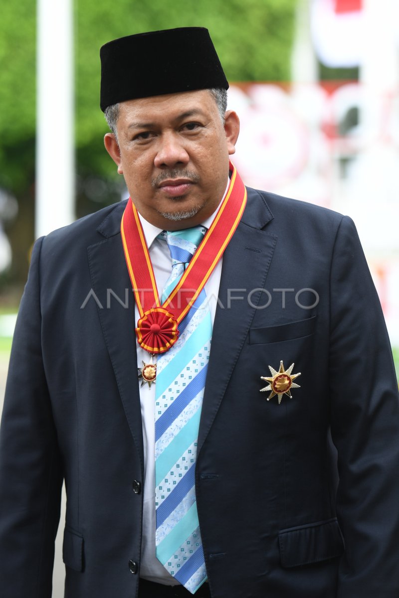 Sastrawan Taufiq Ismail Terima Penghargaan Bintang Mahaputera Nararya dari Presiden Prabowo Subianto