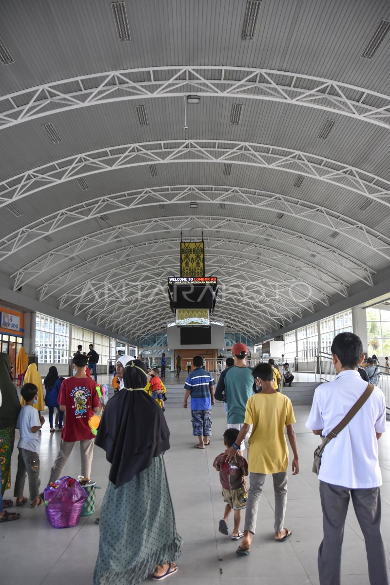 SYARAT NAIK PESAWAT KE BANDARA LOMBOK | ANTARA Foto