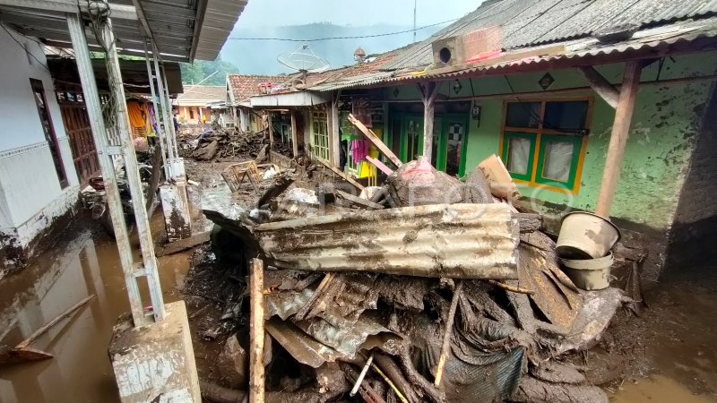 RENCANA RELOKASI RUMAH TERDAMPAK BANJIR BANDANG | ANTARA Foto