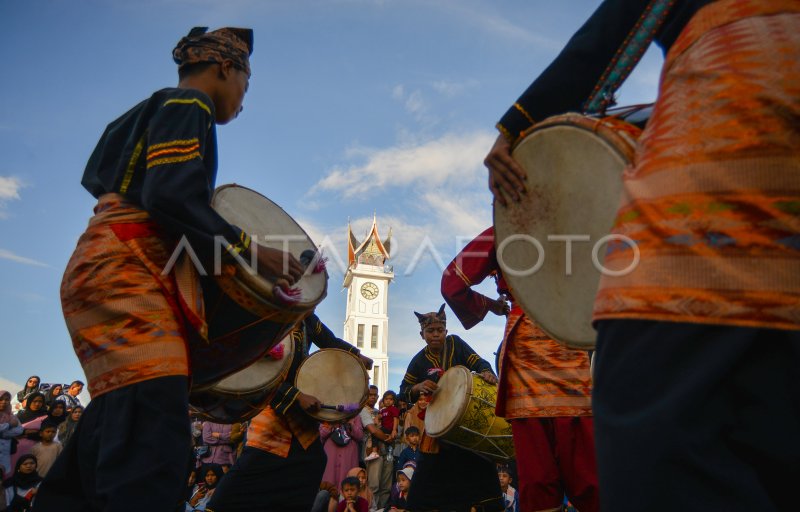 Atraksi Pedati Bukittinggi Antara Foto