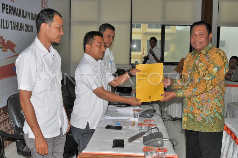 HARI TERAKHIR PENDAFTARAN BALON CALEG DPD | ANTARA Foto