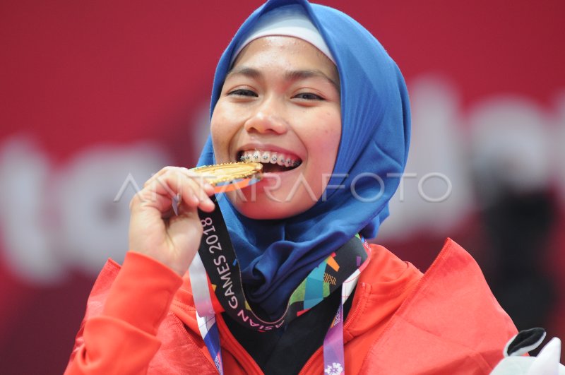 Medali Emas Taekwondo Poomsae Putri Indonesia Antara Foto