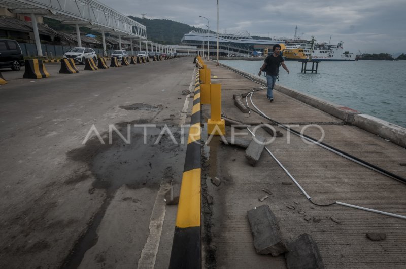 Dampak Gelombang Tinggi Di Pelabuhan Merak Antara Foto