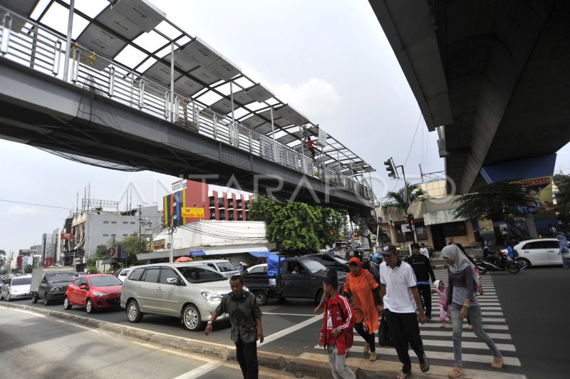 Jembatan Penyeberangan Orang Juanda Antara Foto