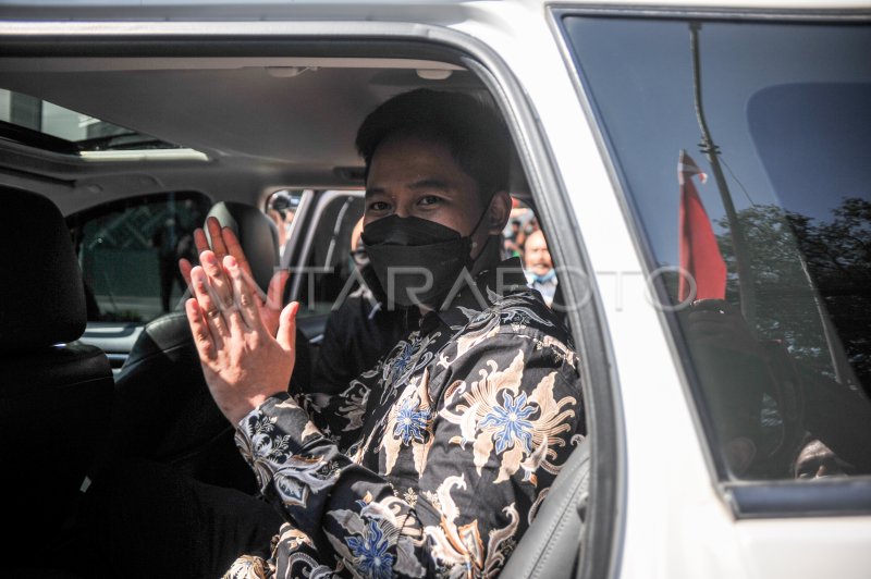 PELIMPAHAN BERKAS KASUS DONI SALMANAN | ANTARA Foto