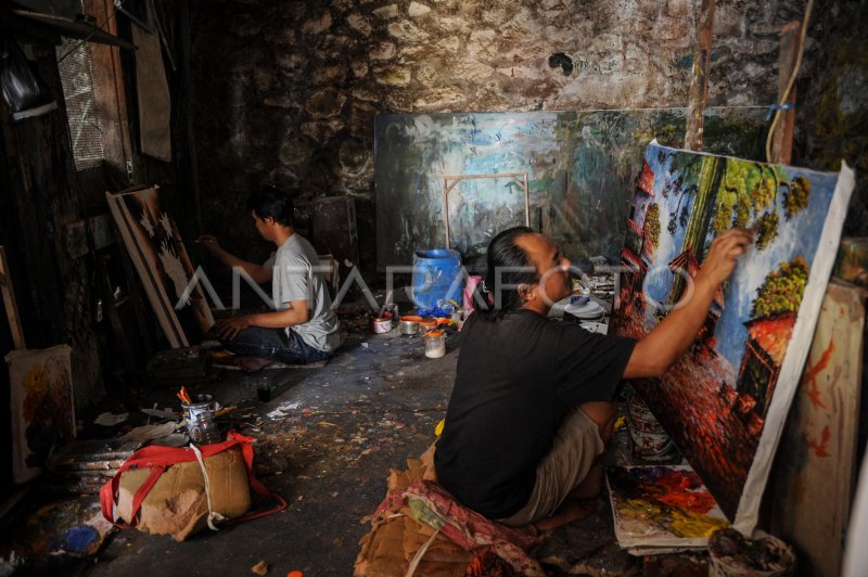 Penjualan Lukisan Di Kampung Jelekong Mulai Bergeliat Antara Foto