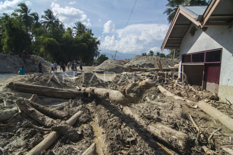 DAMPAK BANJIR BANDANG DI SIGI | ANTARA Foto