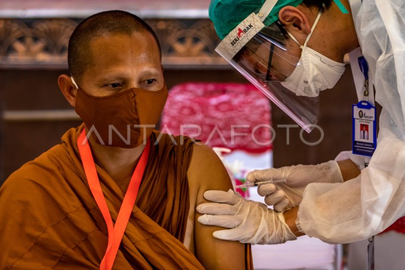 Vaksinasi Massal Tokoh Lintas Agama Di Jawa Tengah Antara Foto