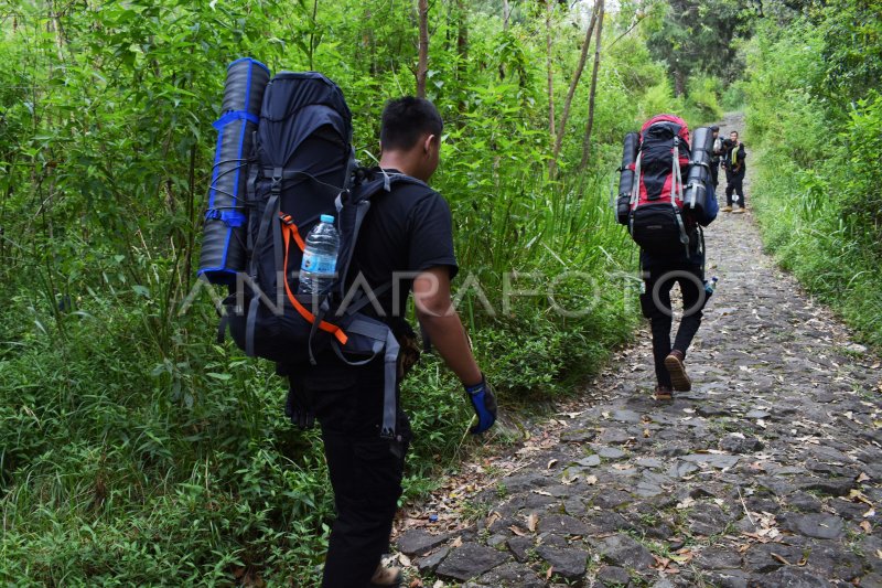 KEGIATAN PENDAKIAN LAWU USAI RAMADHAN | ANTARA Foto