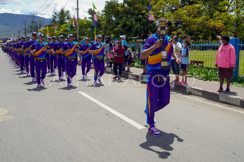 Kirab Obor Pon Xx Papua Di Wamena Antara Foto