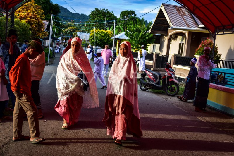 Warga Negeri Hila Di Maluku Rayakan Idul Fitri Antara Foto