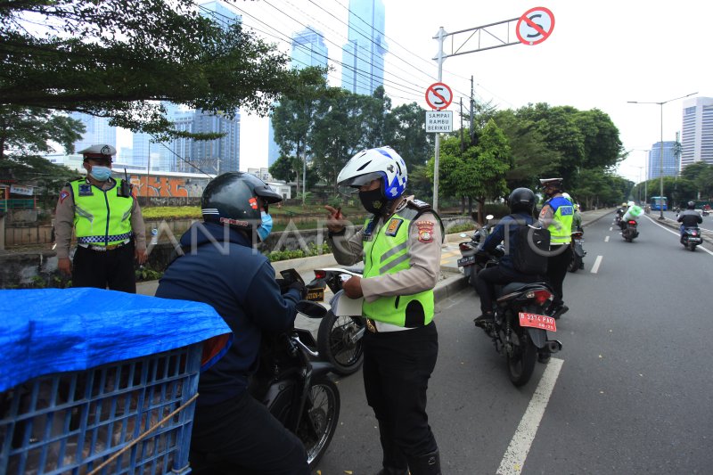 PENERTIBAN PELANGGARAN LALU LINTAS | ANTARA Foto