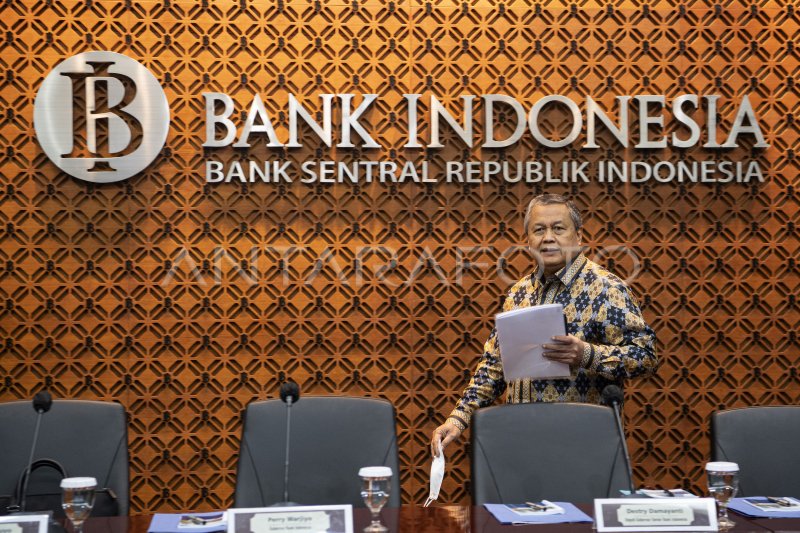 BANK INDONESIA NAIKAN SUKU BUNGA ACUAN | ANTARA Foto