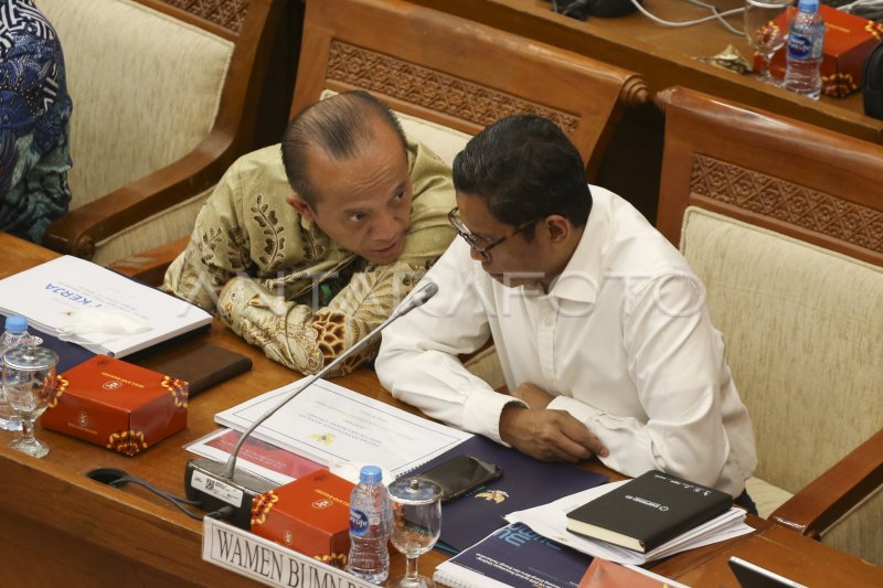 RAKER MENTERI ESDM DENGAN KOMISI VII DPR | ANTARA Foto