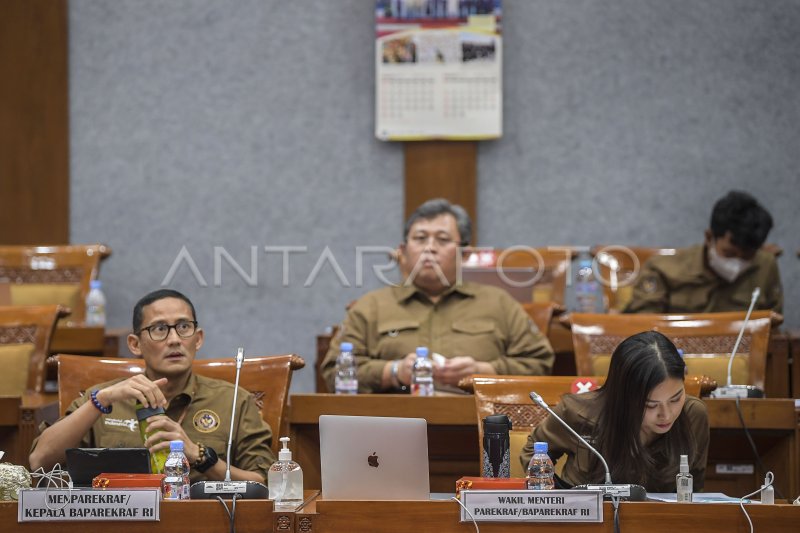 RAPAT KERJA KEMENPAREKRAF DENGAN KOMISI X DPR | ANTARA Foto