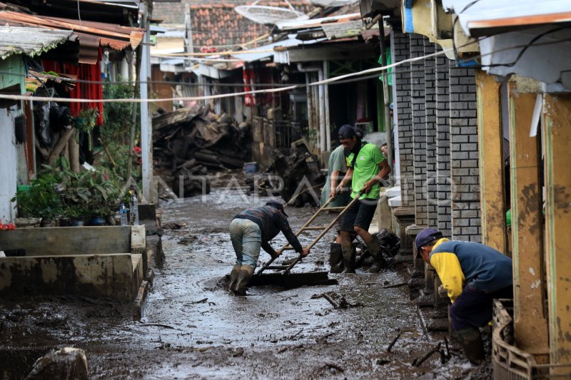 RENCANA RELOKASI RUMAH TERDAMPAK BANJIR BANDANG | ANTARA Foto