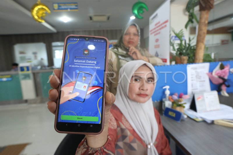 Aktivasi Identitas Kependudukan Digital | ANTARA Foto