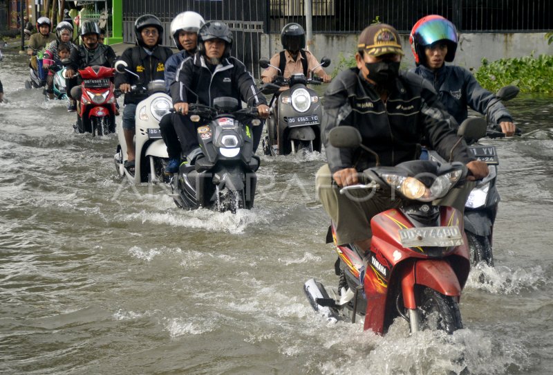 Banjir Akibat Curah Hujan Tinggi Di Gowa Antara Foto